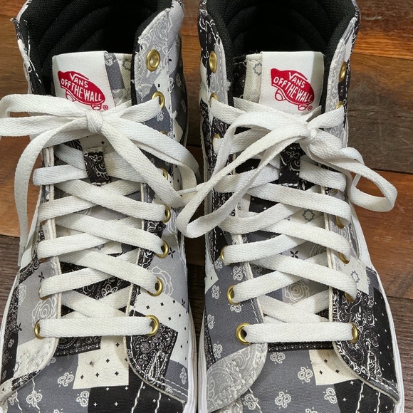 Vans Sk8-Hi Patchwork Bandana Skull High-Top Sneakers (Men’s 10.5 / Women’s  12) - Picture 2 of 11